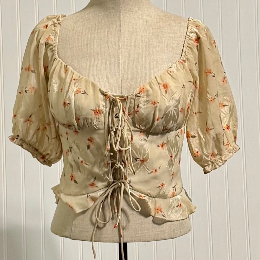 NWOT‎ ACOA Womens M Cream Floral Milkmaid Crop Top Puff Sleeve Lace Up Coquette